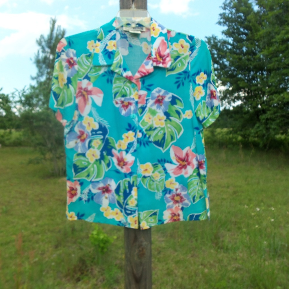 Hawaiian print petite petite short sleeve blouse